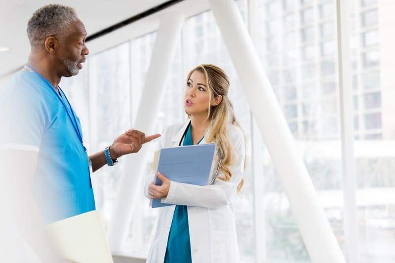 Experienced Phlebotomist Speaks With Doctor 41